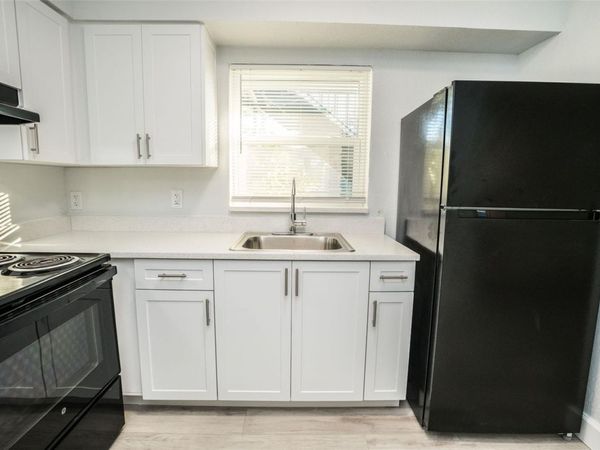 11314 N 52ND STREET , Unit B17, TAMPA, FL 33617