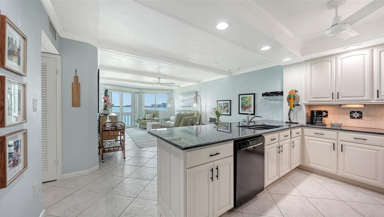 777 John Ringling Boulevard, Unit 24, Sarasota, FL 34236 Photo