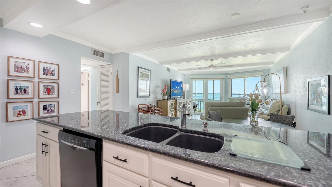 777 John Ringling Boulevard, Unit 24, Sarasota, FL 34236 Photo