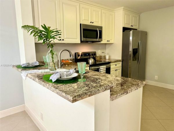10141 W Sunrise Boulevard , Unit 203, Plantation, FL 33322