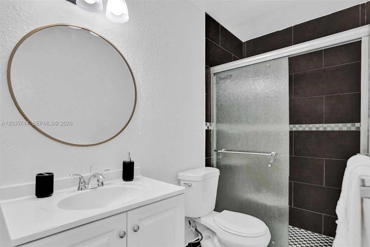 310 NE 162nd St , Miami, FL 33162 Photo