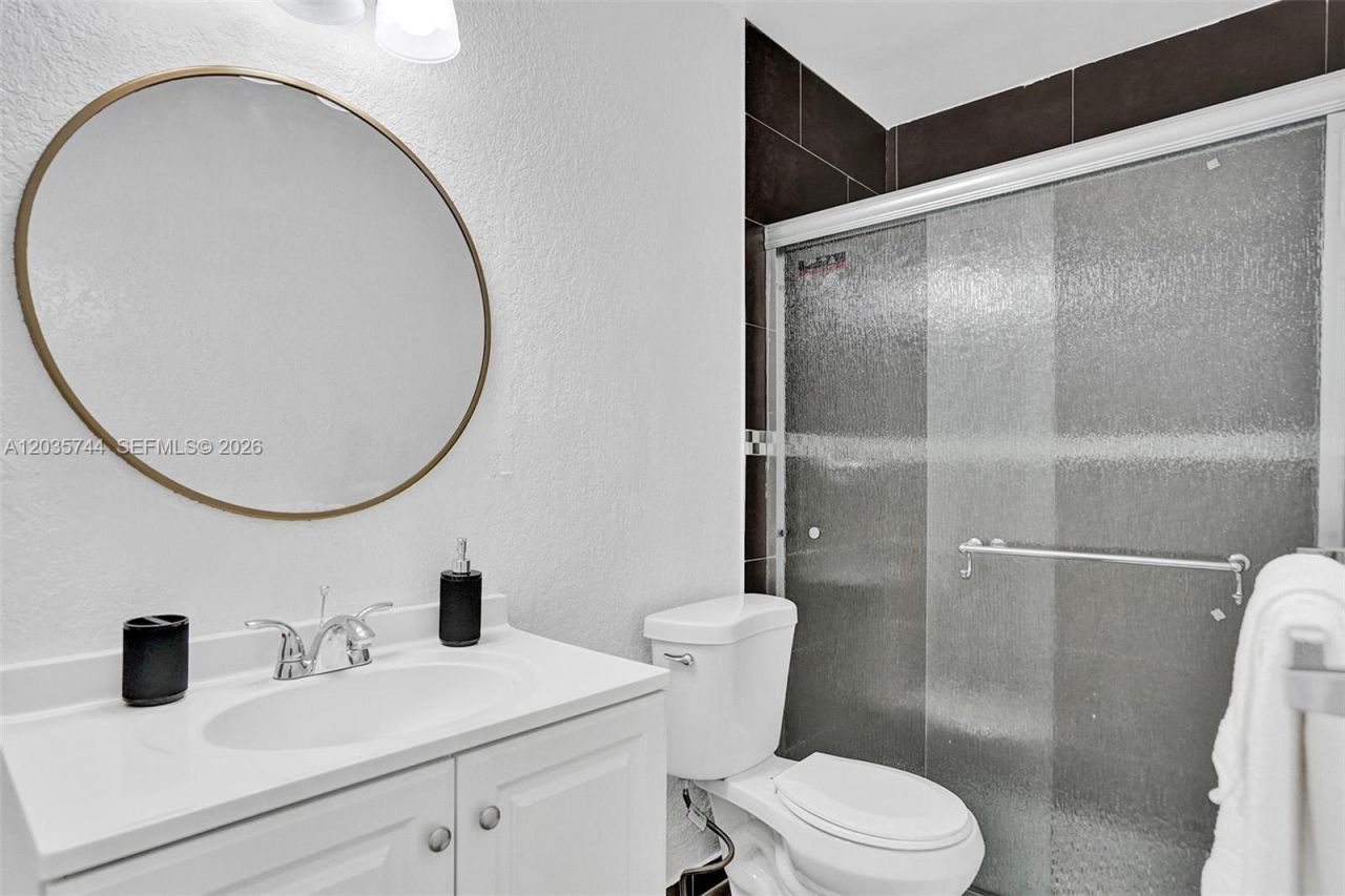 310 NE 162nd St , Miami, FL 33162 Photo
