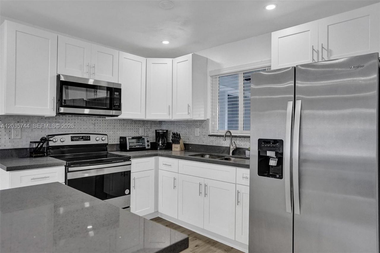 310 NE 162nd St , Miami, FL 33162 Photo