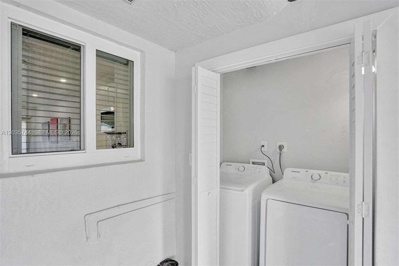 310 NE 162nd St , Miami, FL 33162 Photo