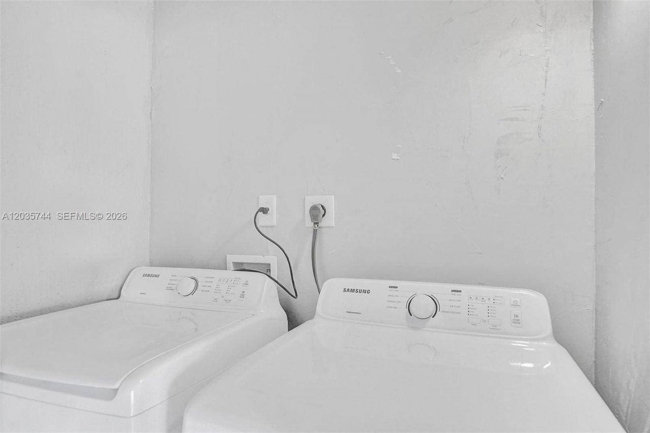 310 NE 162nd St , Miami, FL 33162 Photo