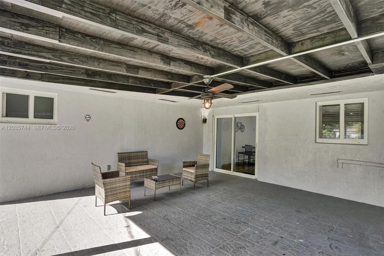 310 NE 162nd St , Miami, FL 33162 Photo