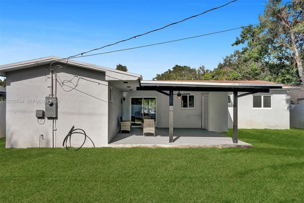 310 NE 162nd St , Miami, FL 33162 Photo