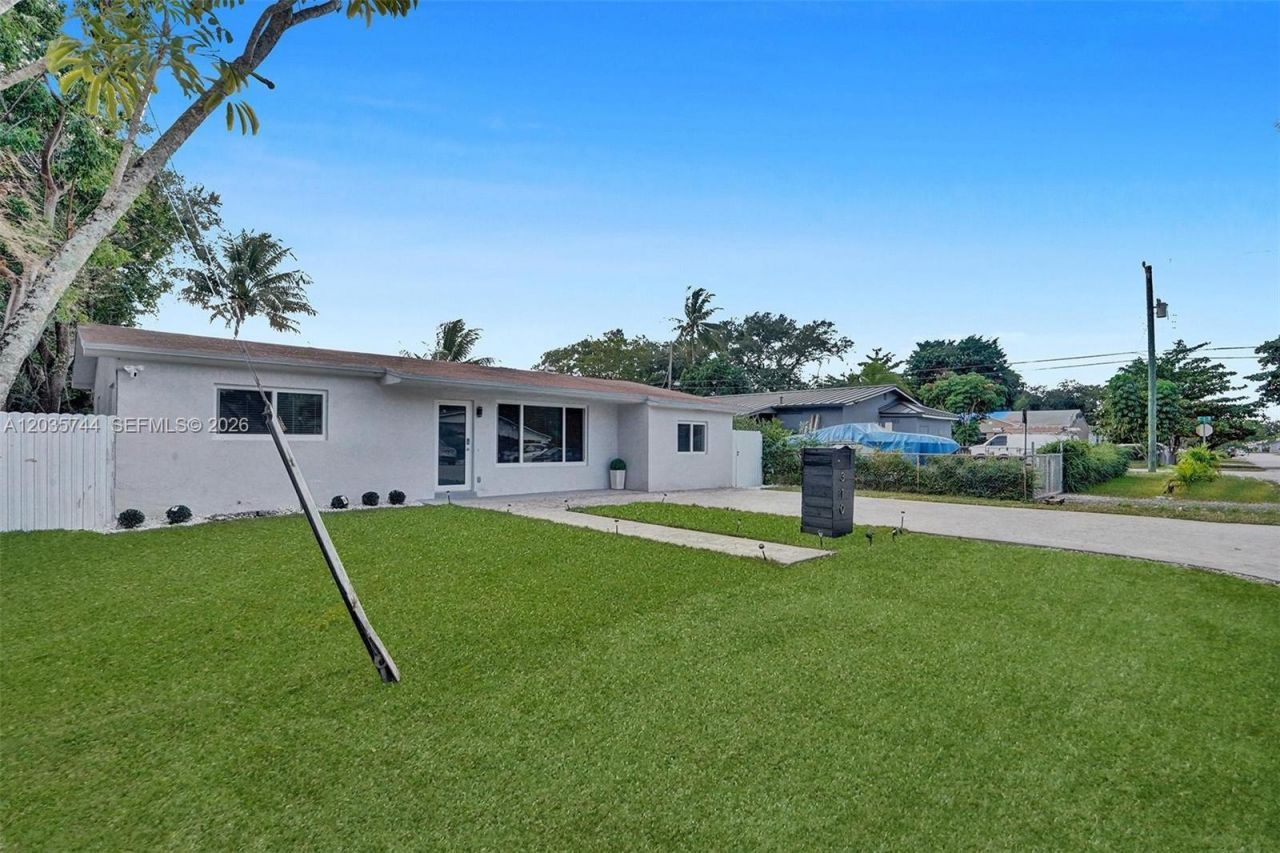 310 NE 162nd St , Miami, FL 33162 Photo