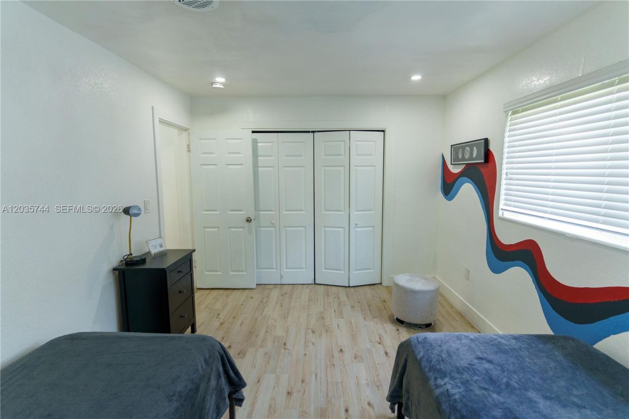 310 NE 162nd St , Miami, FL 33162 Photo