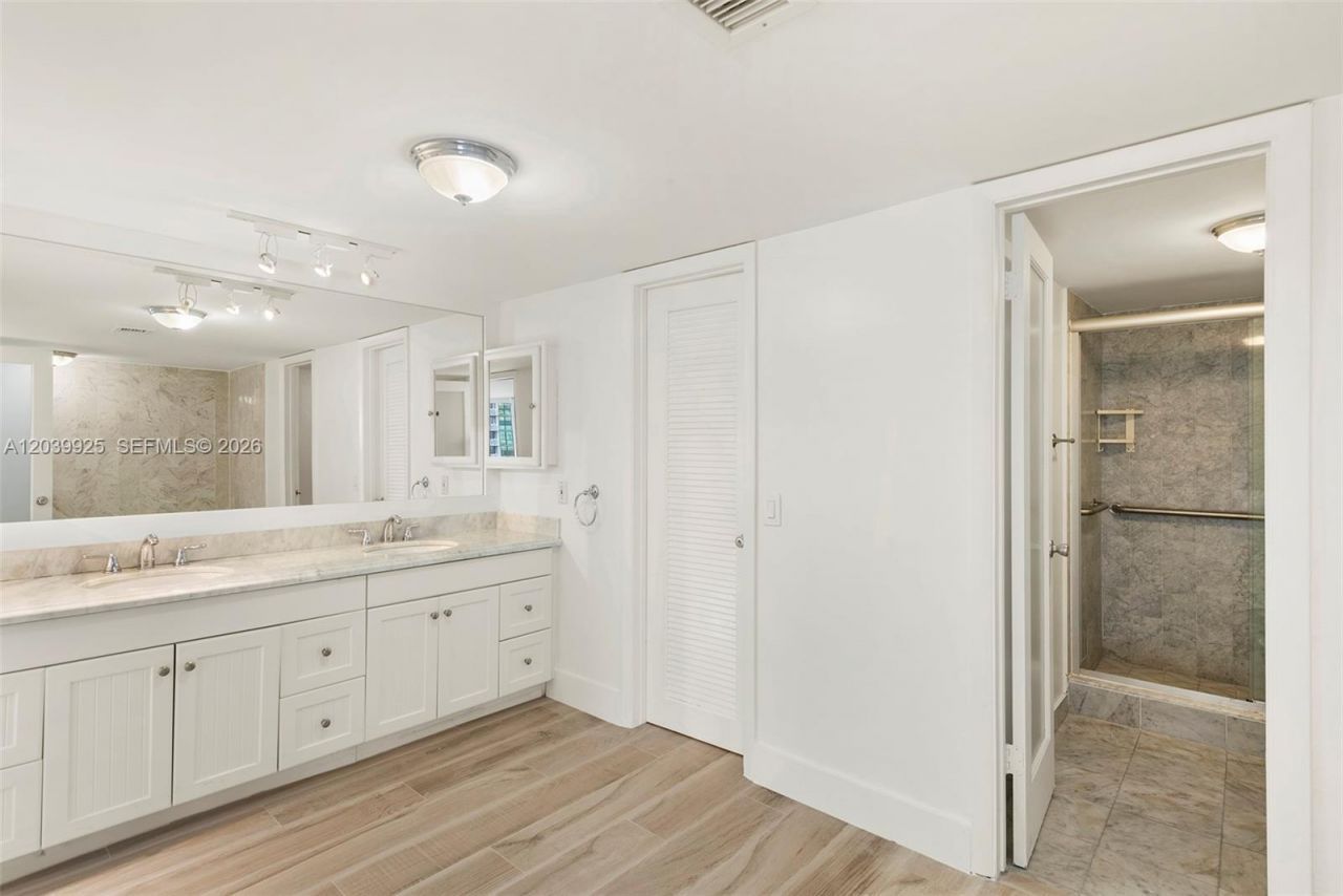 600 Grapetree Dr , Unit 7ES, Key Biscayne, FL 33149 Photo