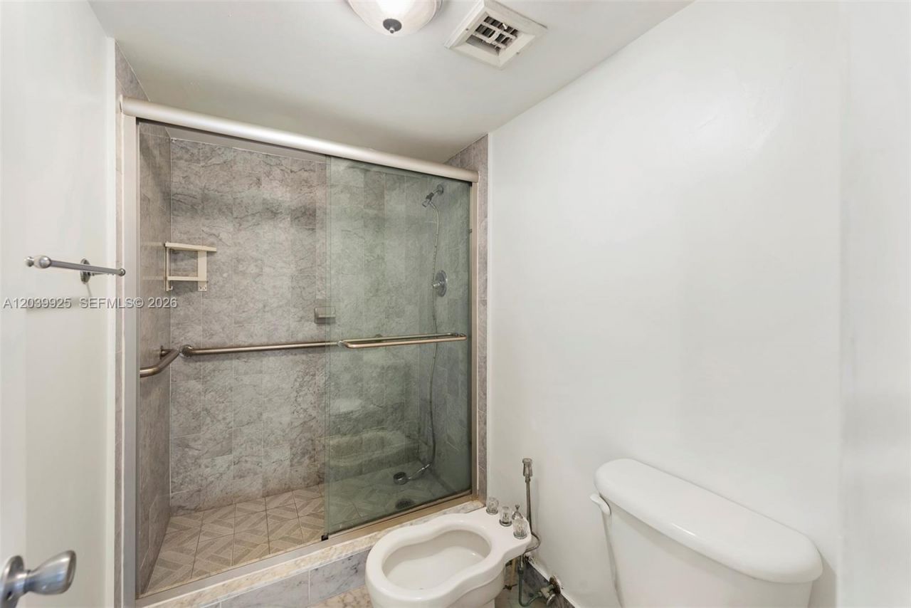 600 Grapetree Dr , Unit 7ES, Key Biscayne, FL 33149 Photo