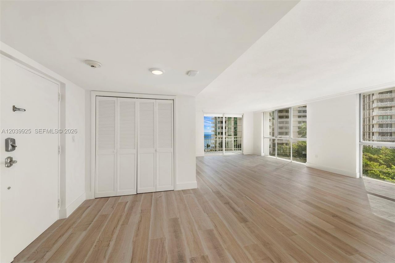 600 Grapetree Dr , Unit 7ES, Key Biscayne, FL 33149 Photo
