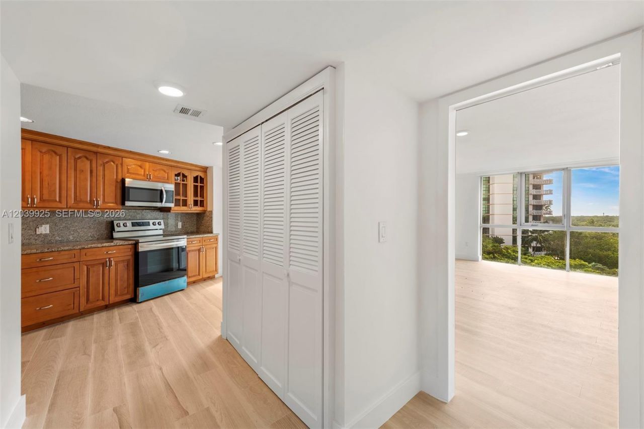 600 Grapetree Dr , Unit 7ES, Key Biscayne, FL 33149 Photo