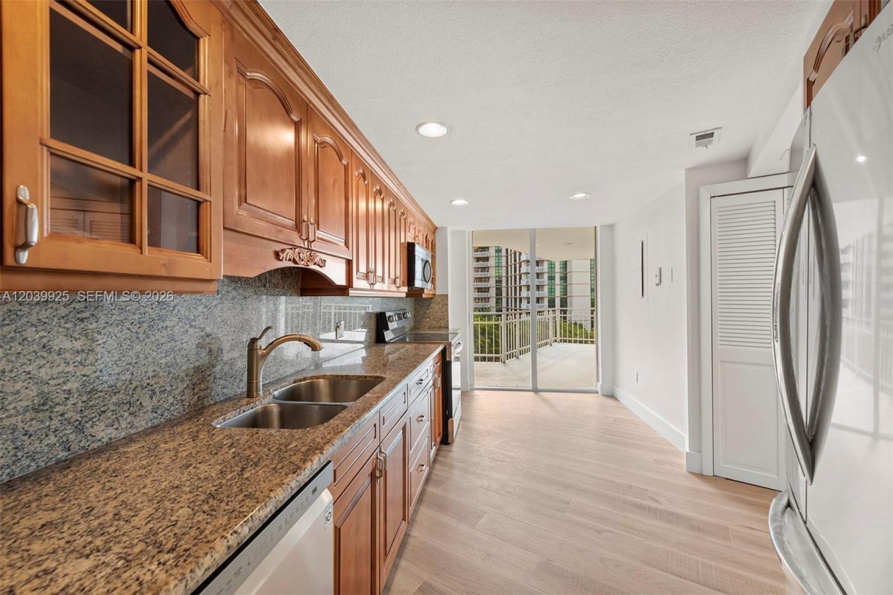 600 Grapetree Dr , Unit 7ES, Key Biscayne, FL 33149 Photo