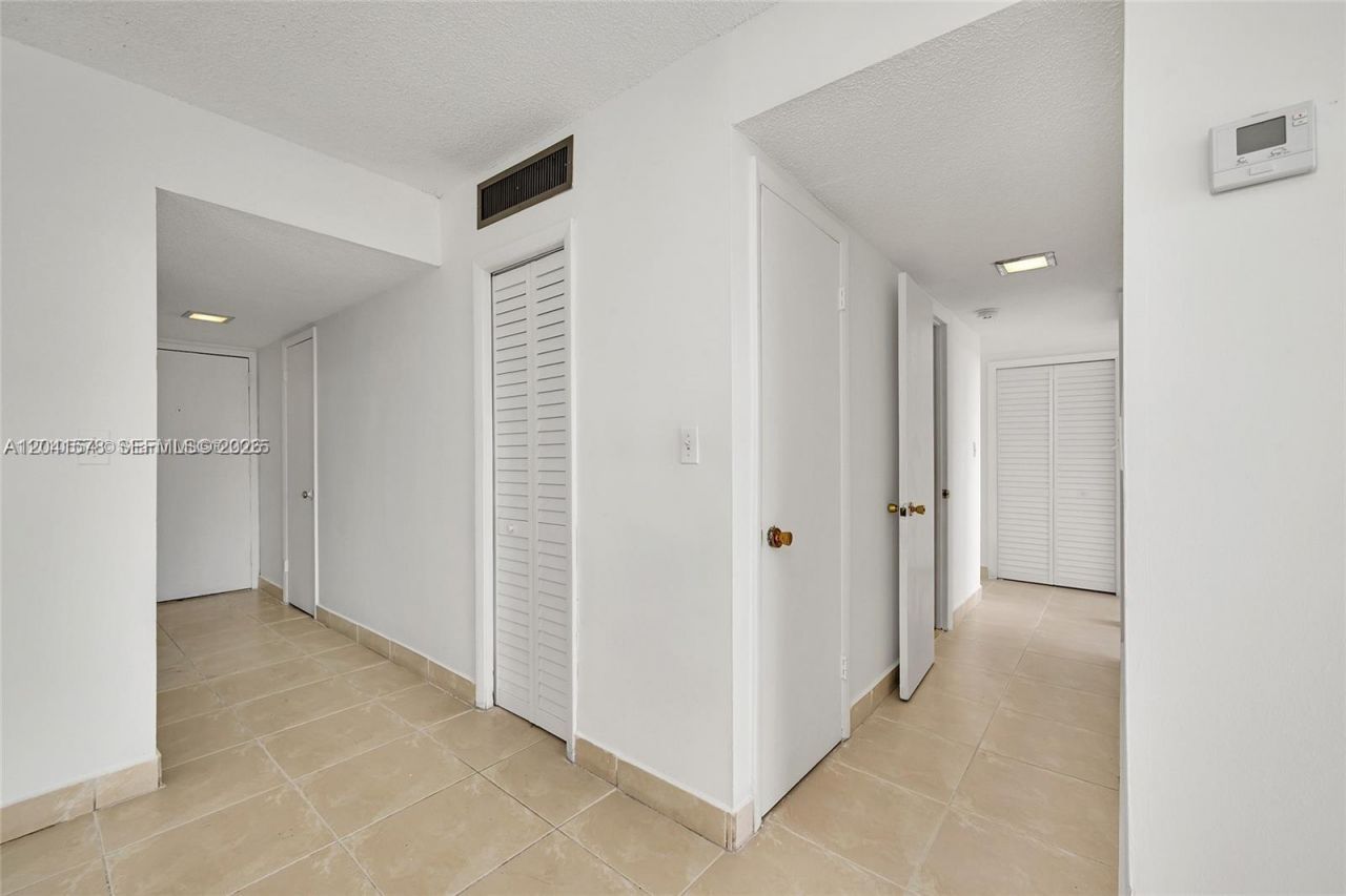5050 NW 7th St, Unit 202, Miami, FL 33126 Photo