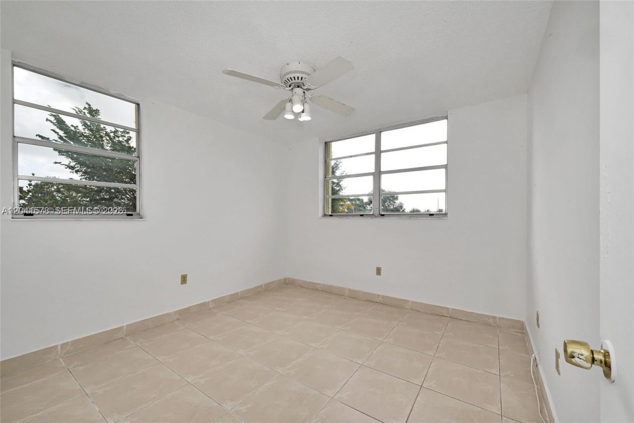 5050 NW 7th St, Unit 202, Miami, FL 33126 Photo