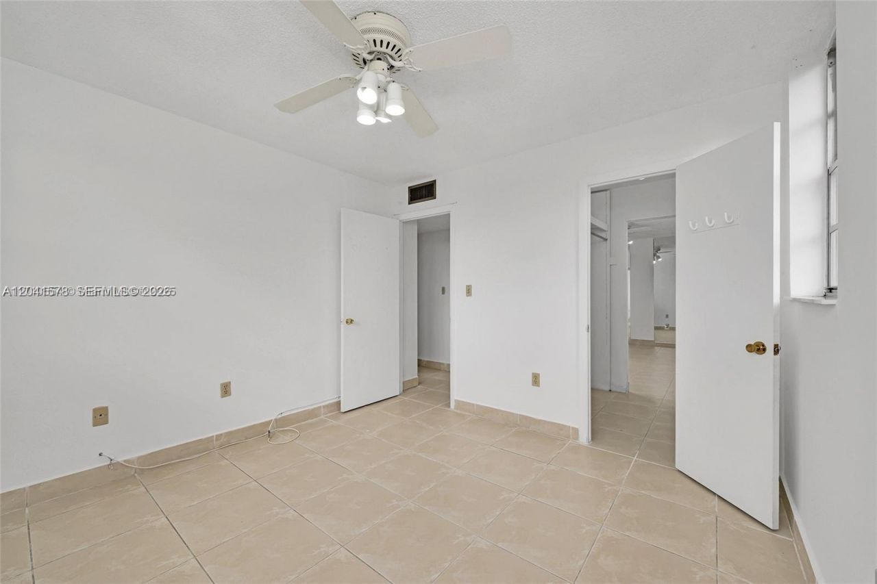 5050 NW 7th St, Unit 202, Miami, FL 33126 Photo