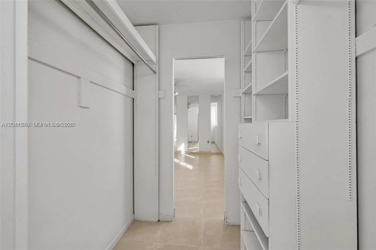 5050 NW 7th St, Unit 202, Miami, FL 33126 Photo