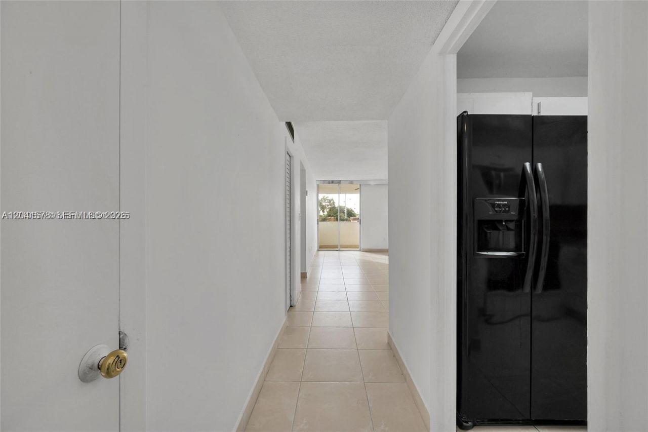 5050 NW 7th St, Unit 202, Miami, FL 33126 Photo