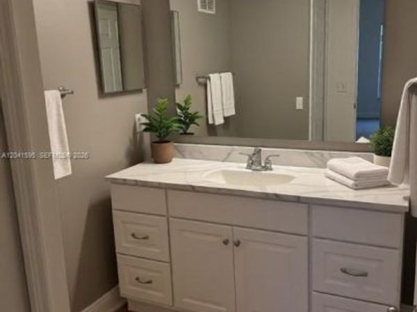 738 Crest Pines Dr , Orlando, FL 32828