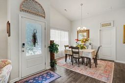 1512 Jardine Loop photo 4