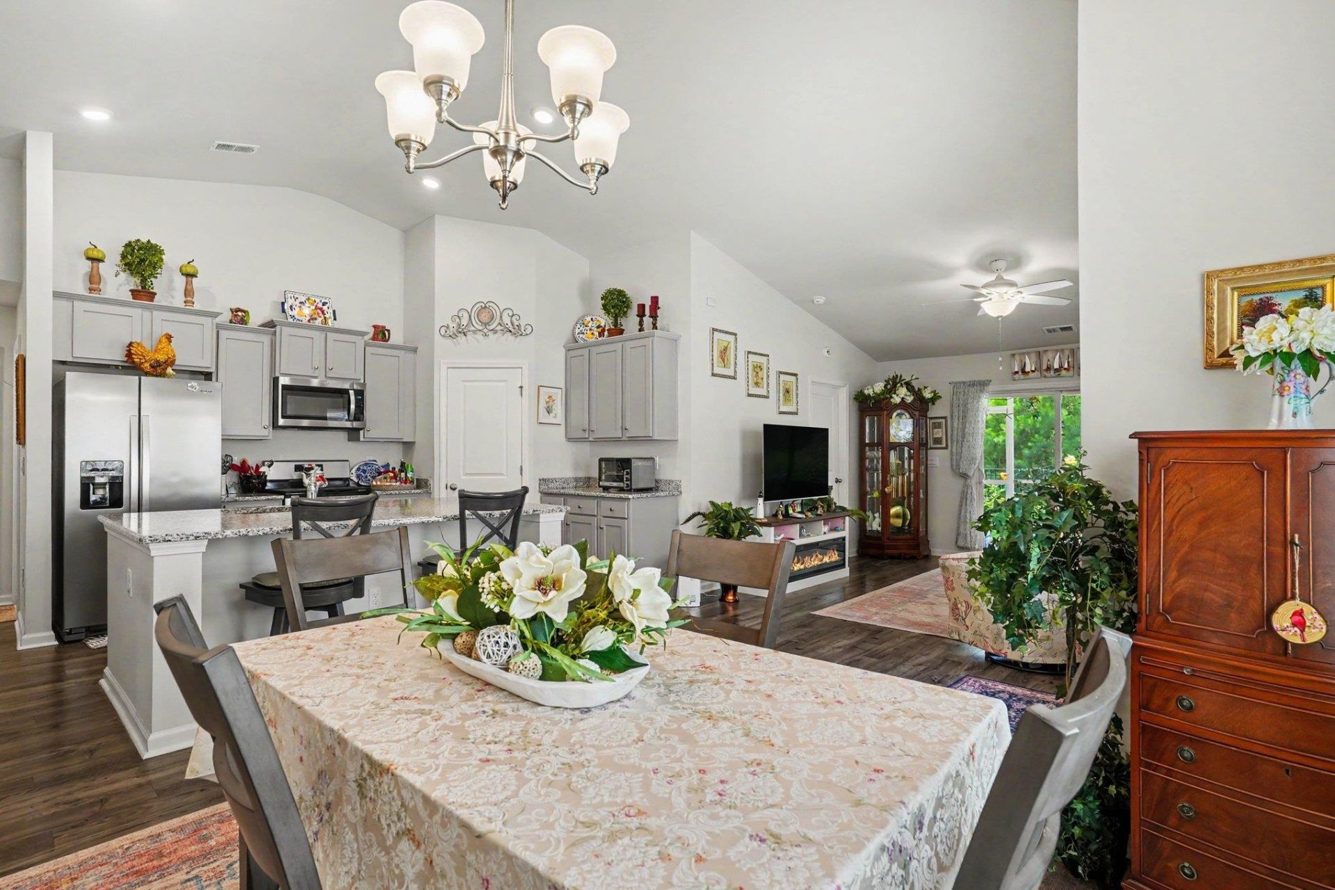 1512 Jardine Loop Photo 9