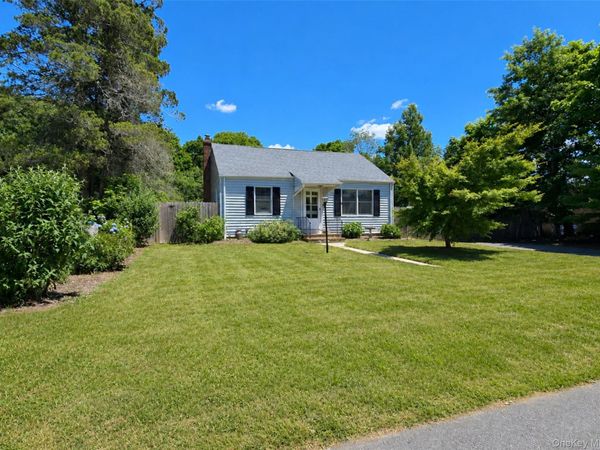 9 McGaw Avenue , Lake Grove, NY 11755