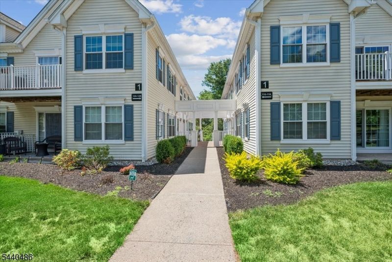128 Arbor Way, Branchburg, NJ 08876 Main Photo