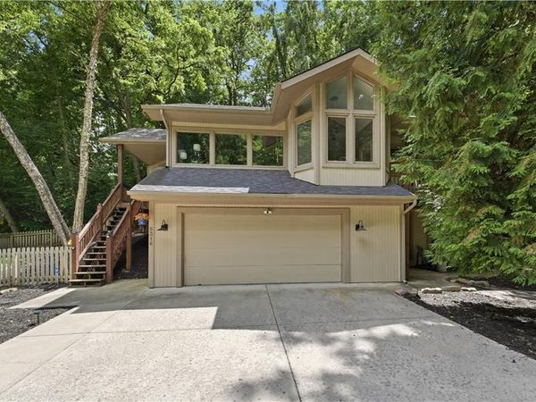 5316 NW Bluff Drive, Parkville, MO 64152