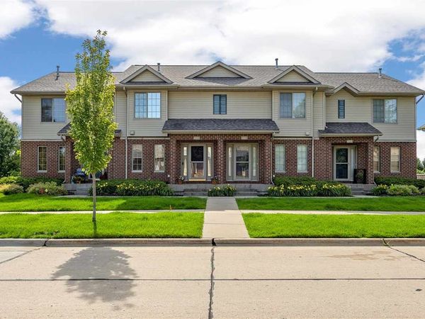 216 Camden Rd, Iowa City, IA 52245