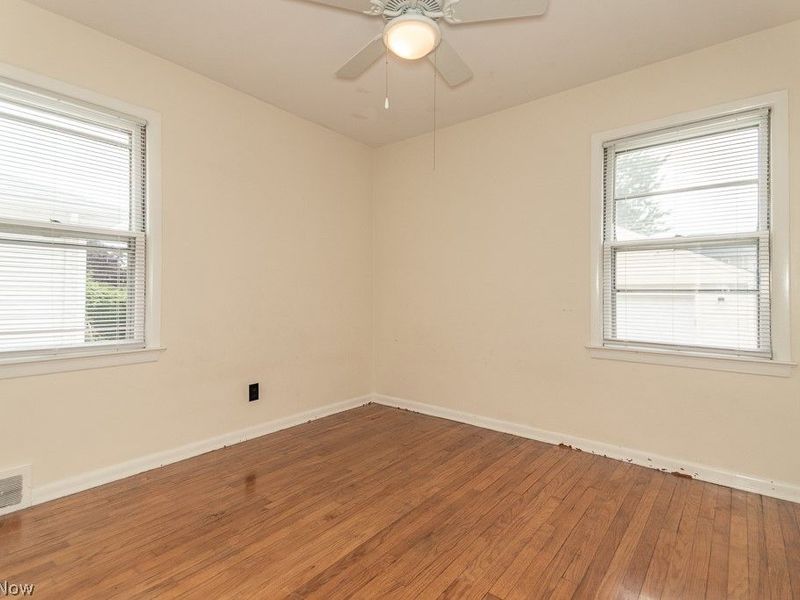 595 Dickerson Road, Willowick, OH 44095 Photo 17