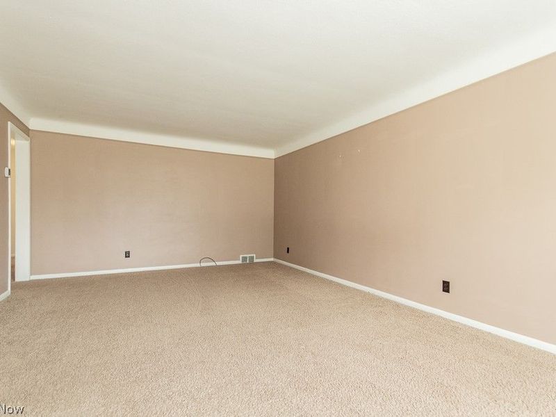 595 Dickerson Road, Willowick, OH 44095 Photo 5