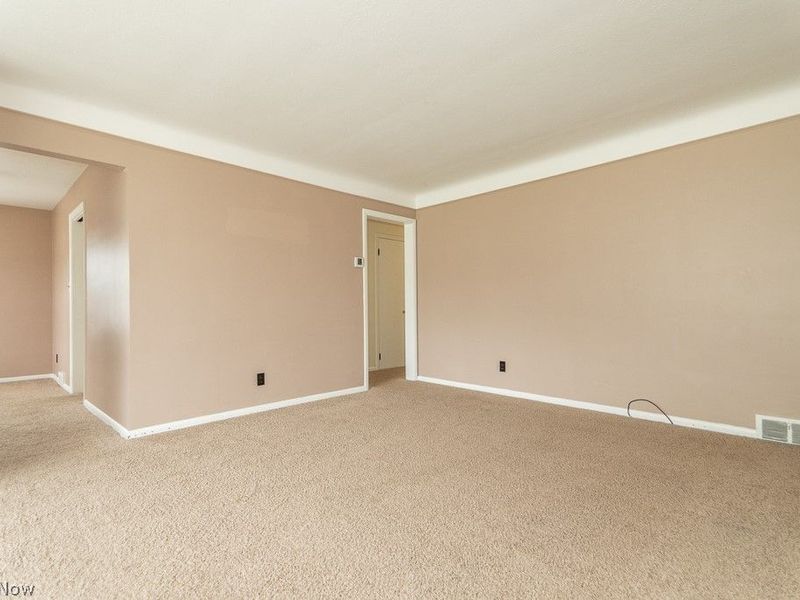 595 Dickerson Road, Willowick, OH 44095 Photo 6