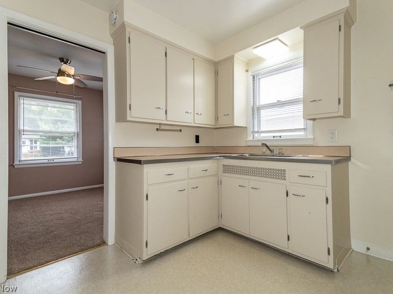 595 Dickerson Road, Willowick, OH 44095 Photo 9