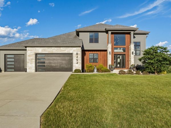 8494 S Nighthawk Trl, Oak Creek, WI 53154