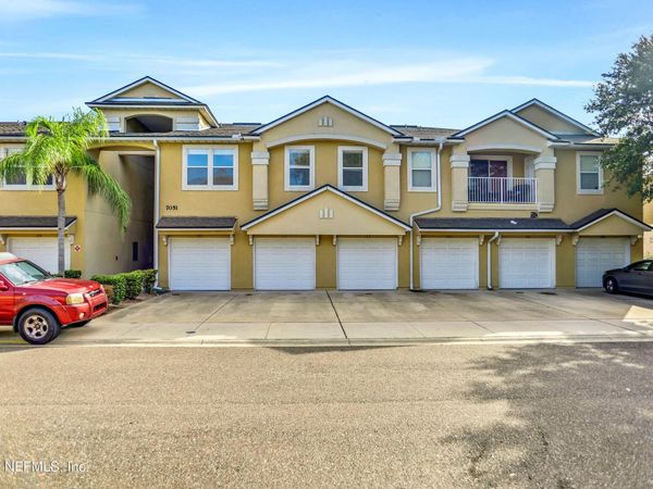 7051 DEER LODGE Circle, Unit 107, Jacksonville, FL 32256