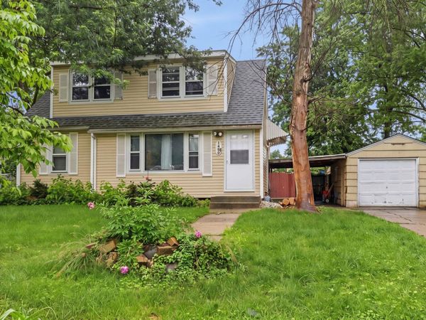 1450 Sandhurst Avenue E, Maplewood, MN 55109