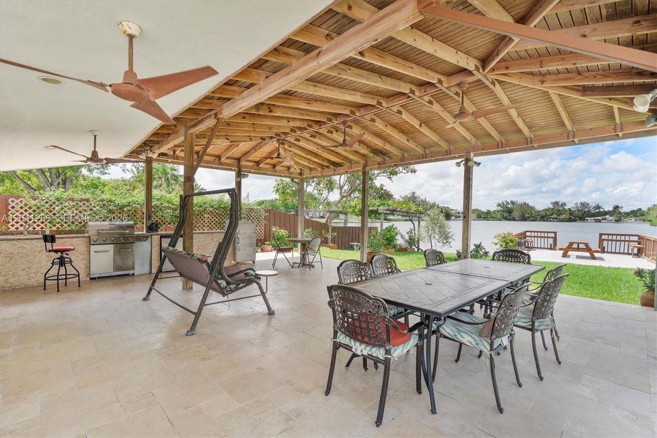 2531 NE 195th St, Miami, FL 33180 Photo