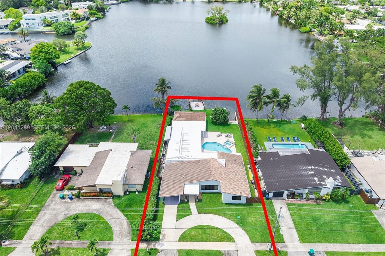 2531 NE 195th St, Miami, FL 33180 Photo