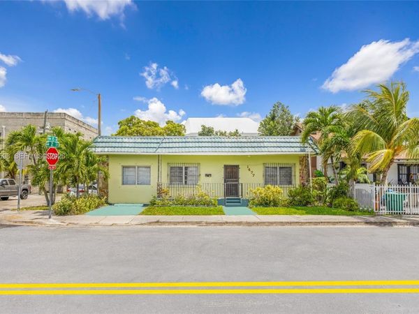1477 NW 2nd St , Miami, FL 33125