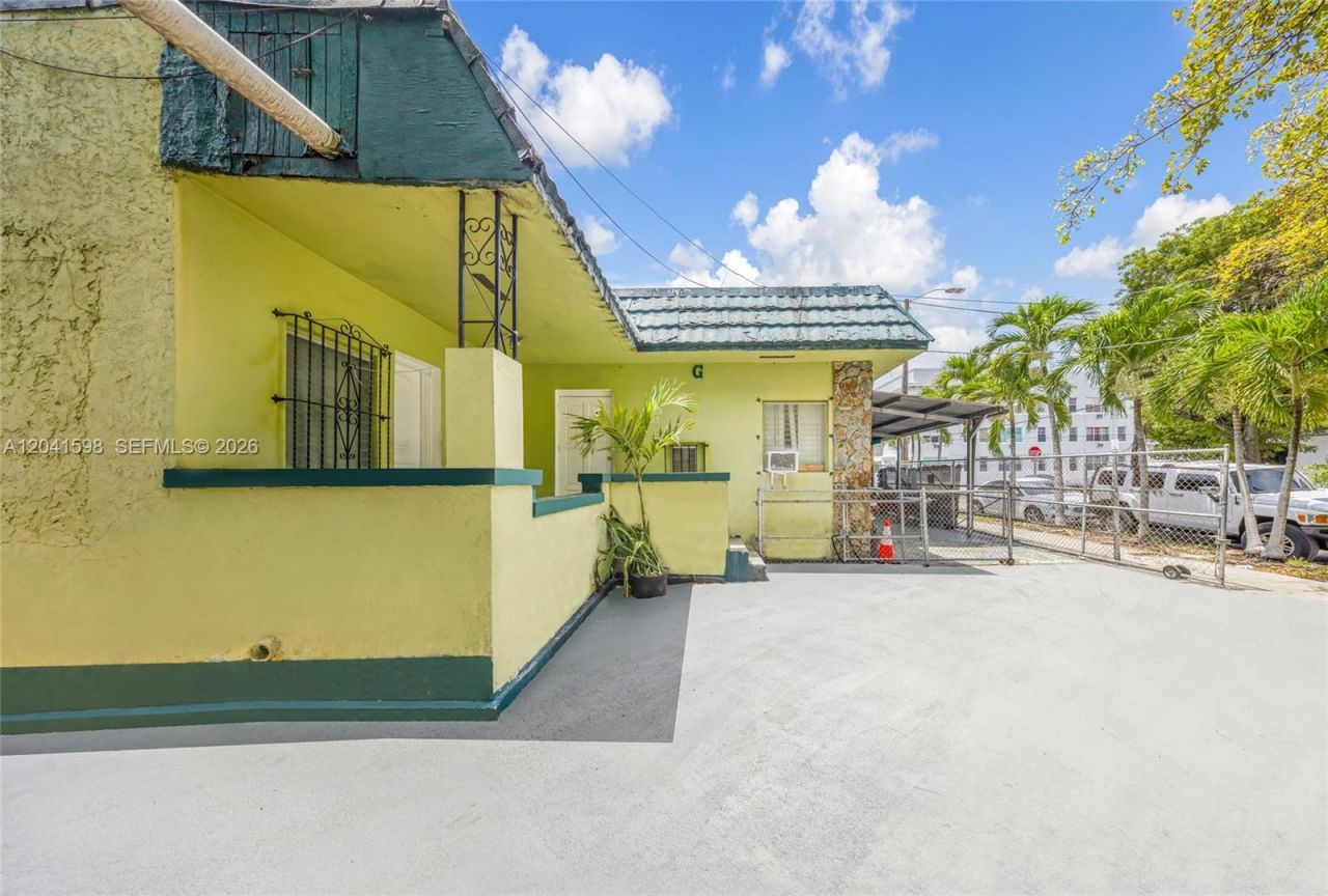 1477 NW 2nd St , Miami, FL 33125 Photo