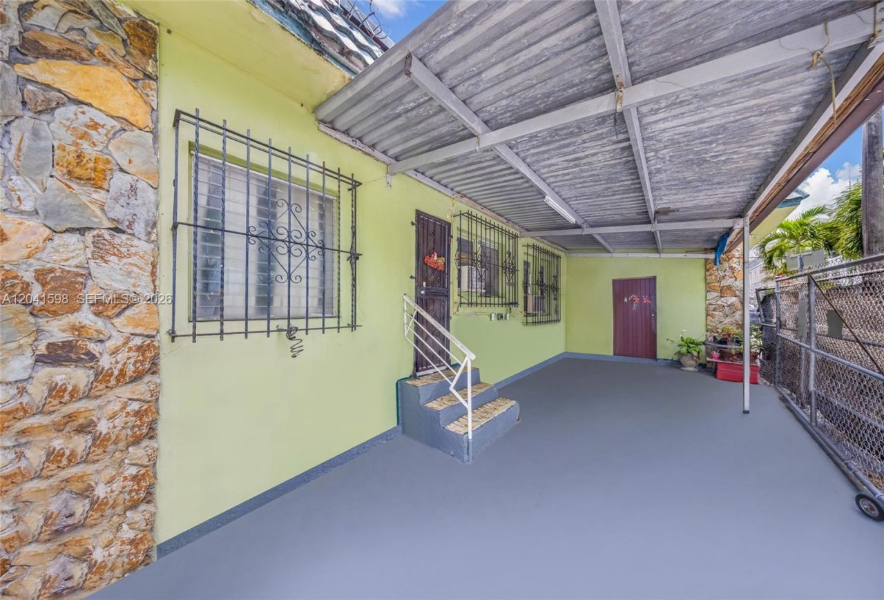 1477 NW 2nd St , Miami, FL 33125 Photo
