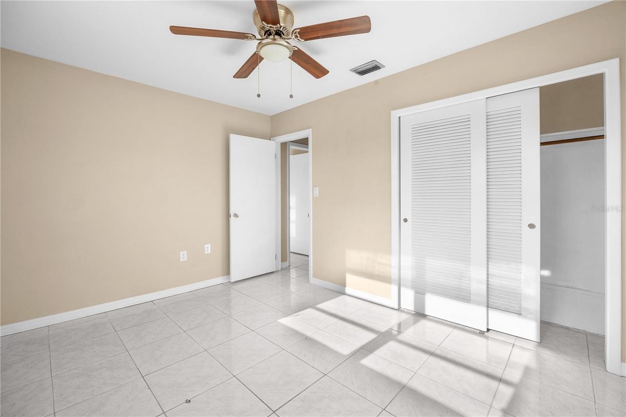 275 Lakeview Drive , North Fort Myers, FL 33917 Photo