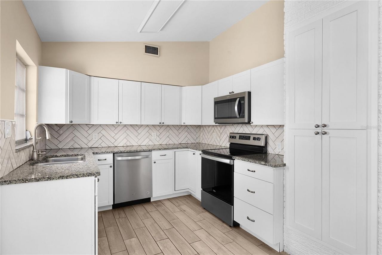 275 Lakeview Drive , North Fort Myers, FL 33917 Photo