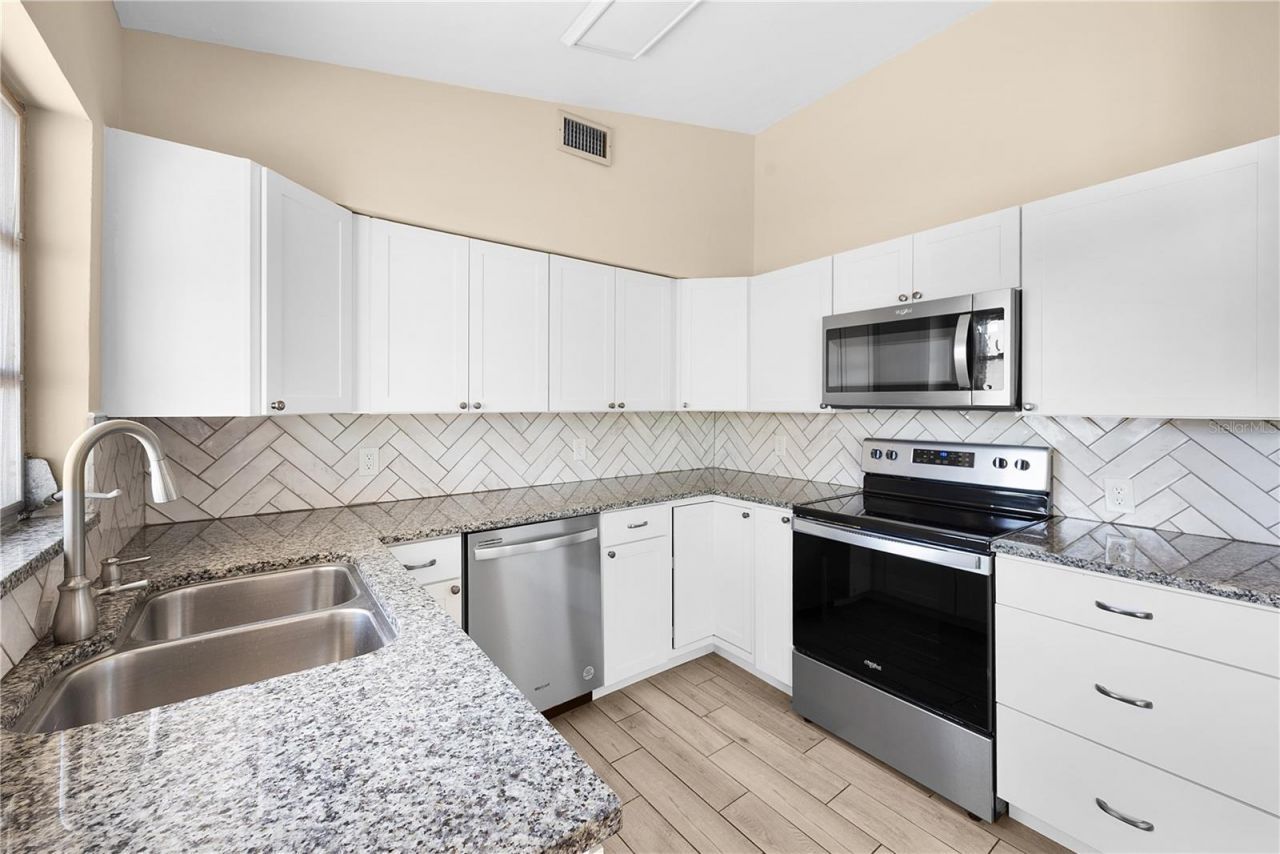 275 Lakeview Drive , North Fort Myers, FL 33917 Photo
