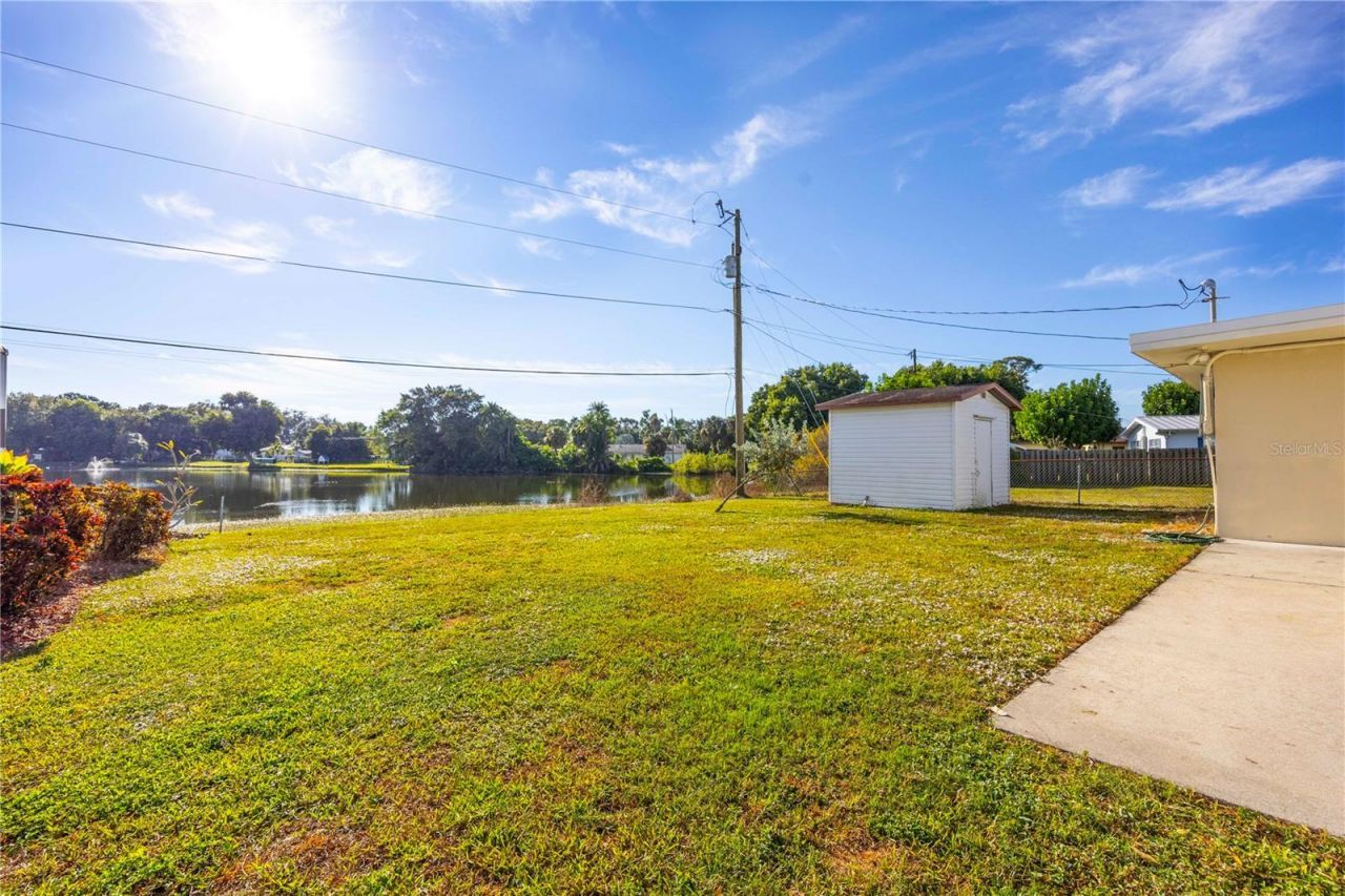 275 Lakeview Drive , North Fort Myers, FL 33917 Photo