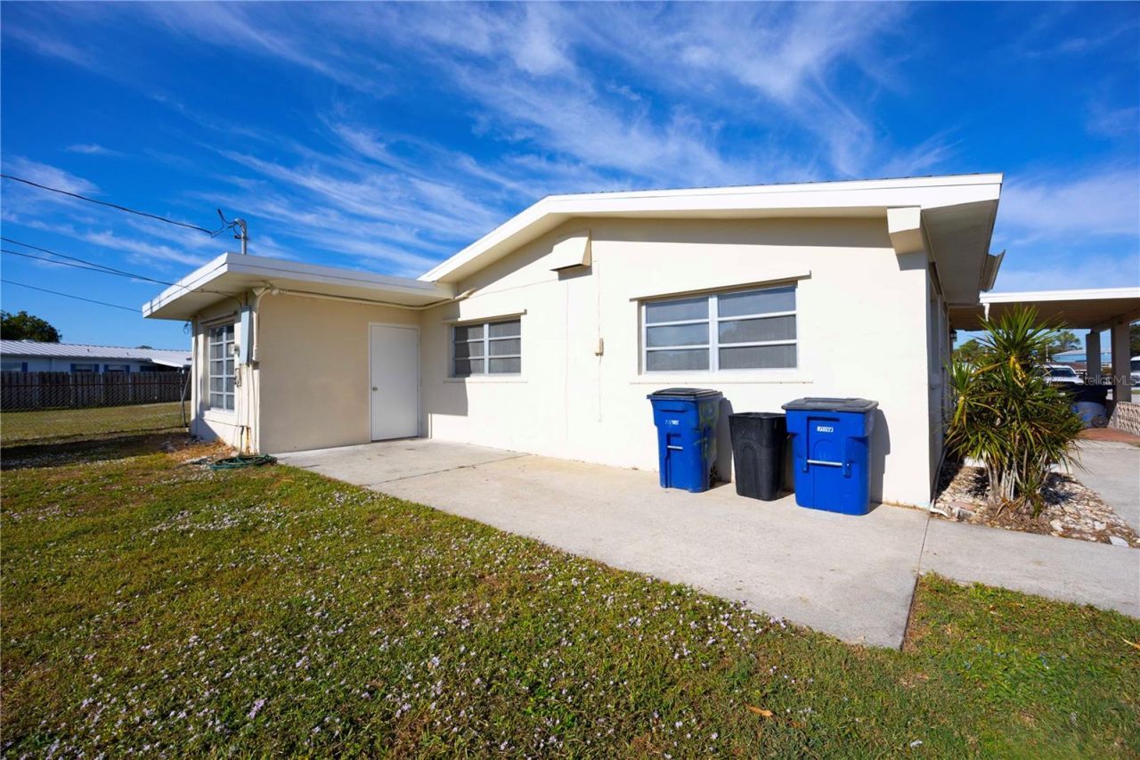 275 Lakeview Drive , North Fort Myers, FL 33917 Photo