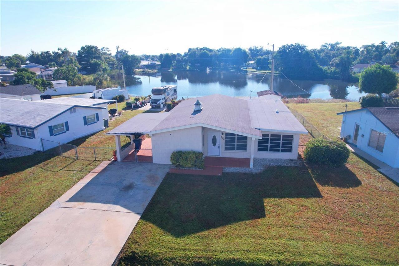275 Lakeview Drive , North Fort Myers, FL 33917 Photo