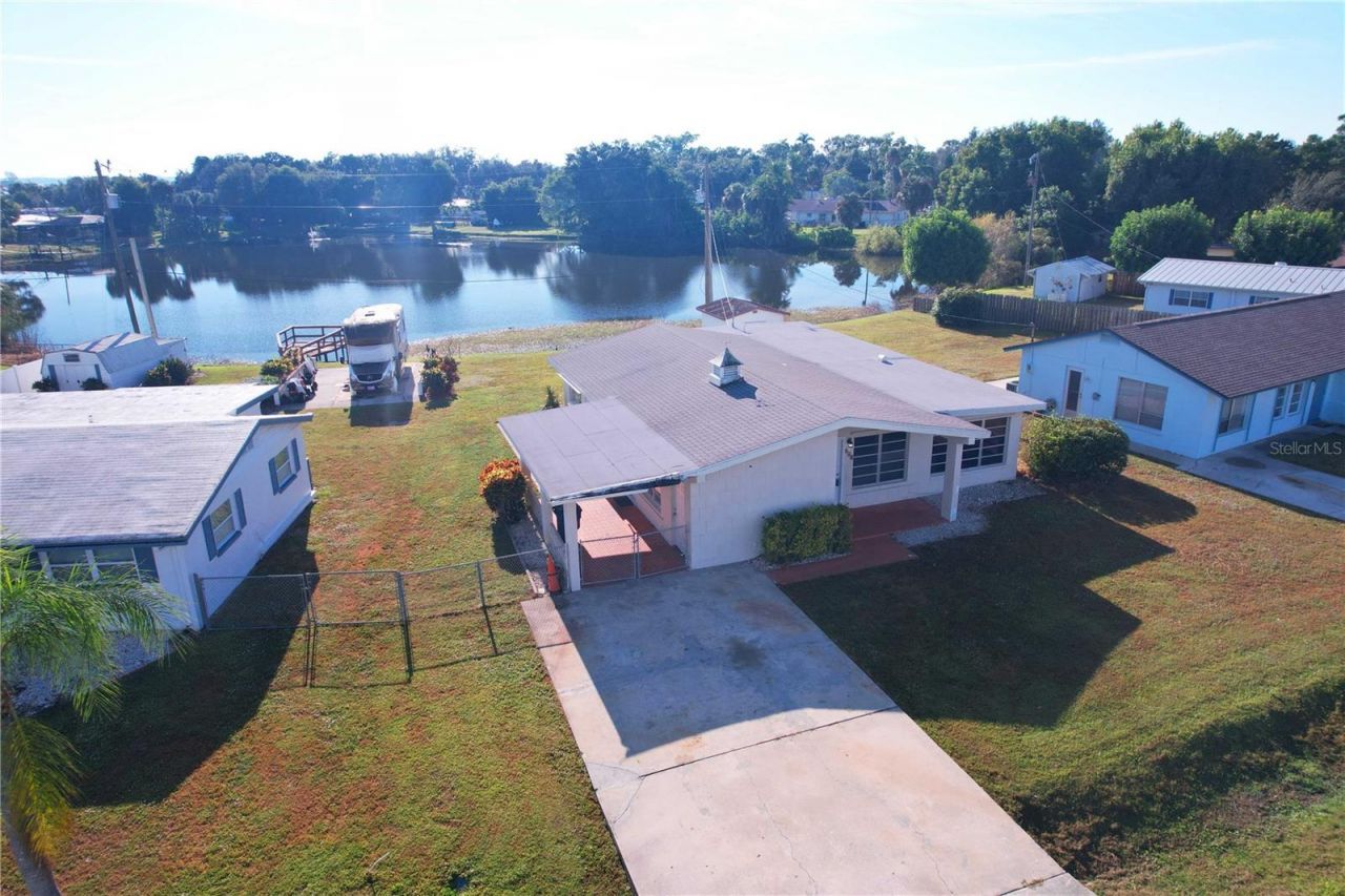 275 Lakeview Drive , North Fort Myers, FL 33917 Photo