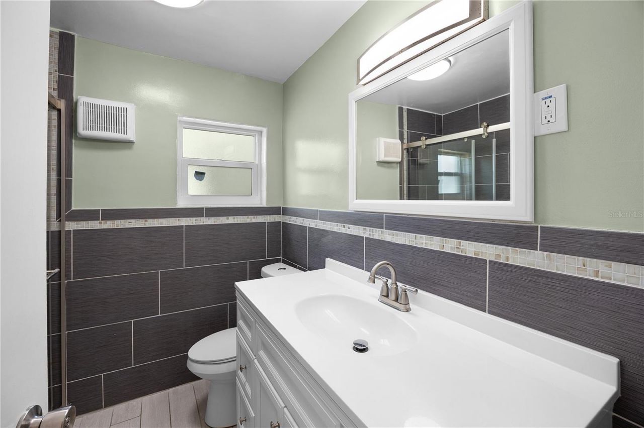 275 Lakeview Drive , North Fort Myers, FL 33917 Photo